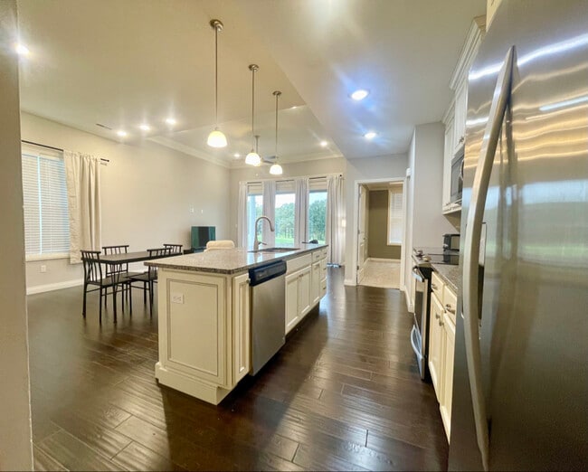 property at 1525 Residence Dr