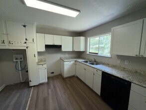 3341 Suncrest Dr in Jackson, MS - Building Photo - Building Photo