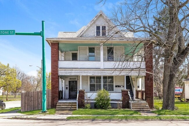 1-904 S Limestone St