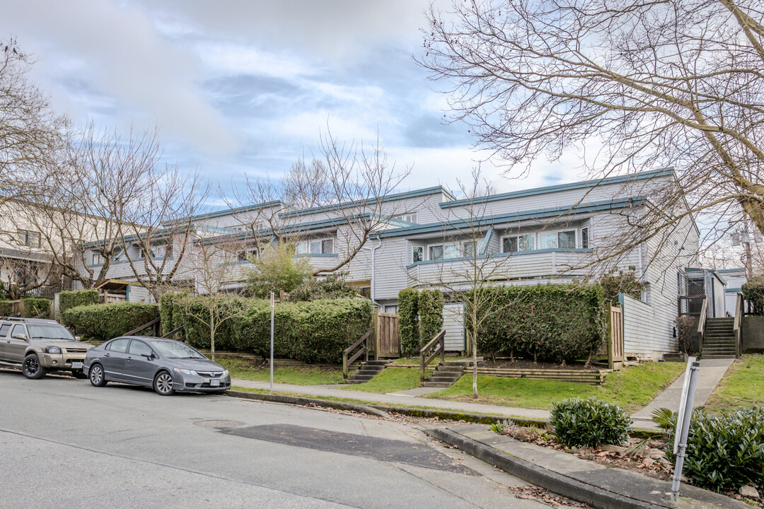 Semlin Terrace in Vancouver, BC - Building Photo