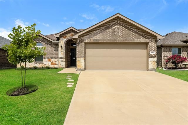 8925 Prairie Dawn Dr in Fort Worth, TX - Building Photo