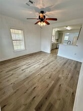 5506 David St in Dickinson, TX - Foto de edificio - Building Photo