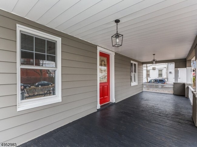 57 Walnut St-Unit -3 in Montclair, NJ - Building Photo - Building Photo