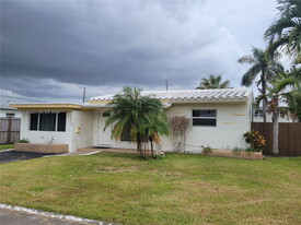 1533 Cleveland St in Hollywood, FL - Foto de edificio - Building Photo