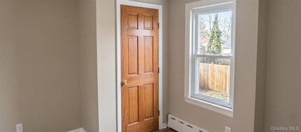 162 5th Ave in Bay Shore, NY - Building Photo - Building Photo