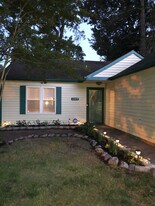 1307 Petrell Dr in Virginia Beach, VA - Building Photo