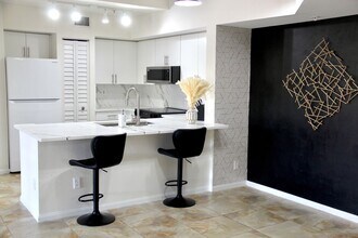 1265 Wildwood Lakes Blvd in Naples, FL - Building Photo - Building Photo