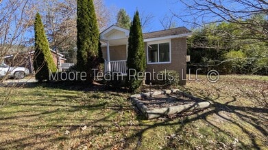 15 Jerry Ln in Hendersonville, NC - Building Photo - Building Photo