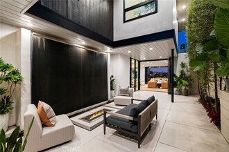 504 Hazel Dr, Unit A110 in Newport Beach, CA - Building Photo - Building Photo