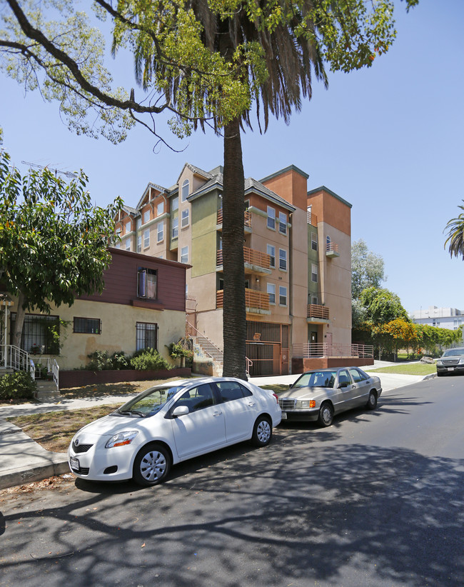 321 S Occidental Blvd in Los Angeles, CA - Foto de edificio - Building Photo