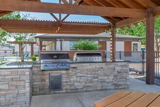 1515 Campbell Rd in Houston, TX - Building Photo - Building Photo