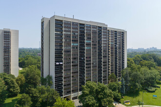 55-65 Wynford Heights Cres in Toronto, ON - Building Photo - Building Photo