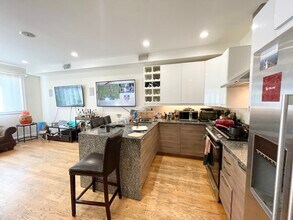 283 Dorchester St, Unit T in Boston, MA - Building Photo - Building Photo