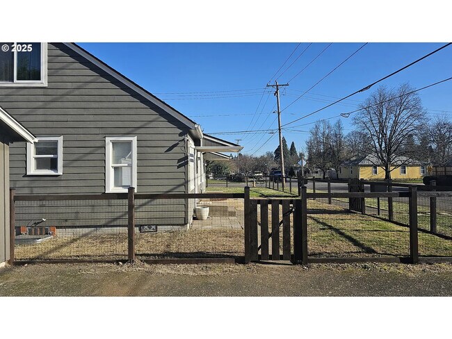 2105 W 13th Ave in Eugene, OR - Building Photo - Building Photo