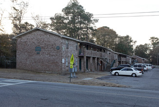 Sumner Place Apartments in Charleston, SC - Building Photo - Building Photo