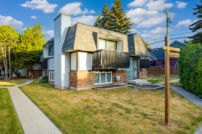 1743 24A St SW in Calgary, AB - Building Photo - Building Photo