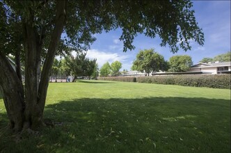 Garden West One Apartments in Yuba City, CA - Foto de edificio - Building Photo