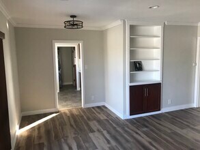 1742 W 83rd St in Los Angeles, CA - Building Photo - Building Photo