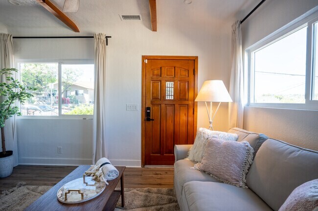 2708 Cincinnati St in Los Angeles, CA - Building Photo - Building Photo