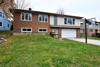 23728 Glenhill Dr in Beachwood, OH - Building Photo - Building Photo