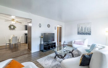 4815 Creek View Rd in Rockford, IL - Building Photo - Building Photo