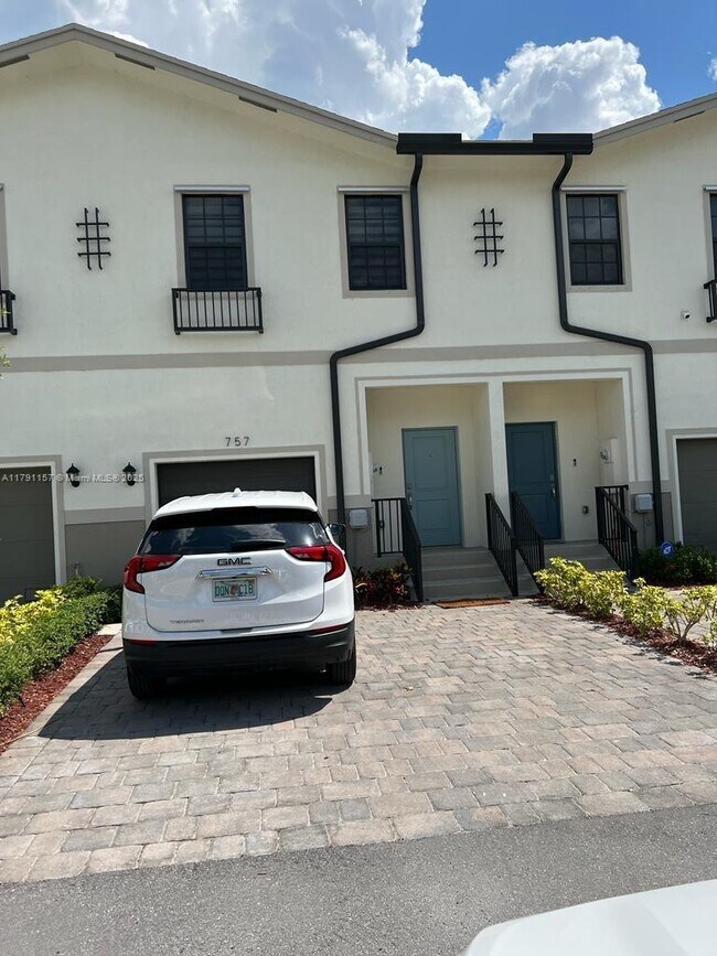 757 SW 11th St in Florida City, FL - Building Photo - Building Photo