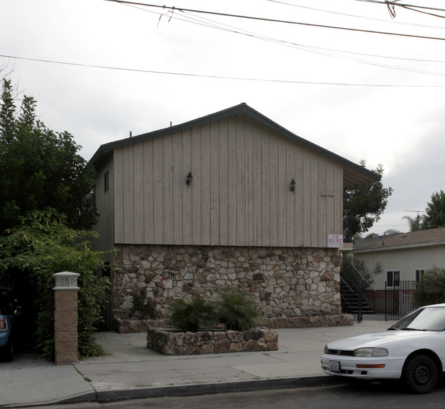 6042 Fullerton Ave in Buena Park, CA - Foto de edificio - Building Photo