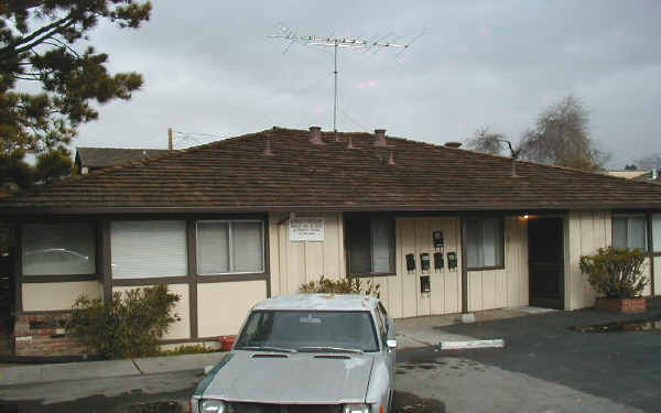 Alma Garden Apartments in Palo Alto, CA - Building Photo