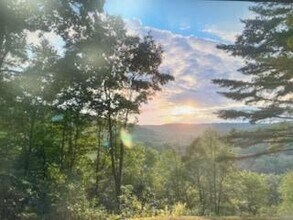 9 Cherry Hill Ln in Sparrow Bush, NY - Building Photo - Building Photo