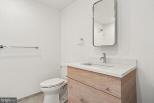 922 N Broad St in Philadelphia, PA - Building Photo