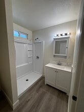 127 Lincoln Ave in Bakersfield, CA - Building Photo - Building Photo