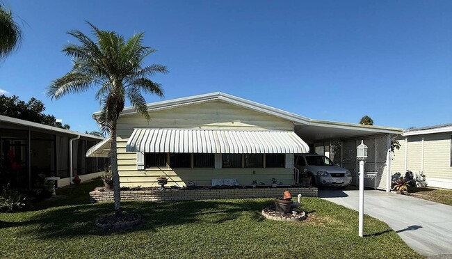 128 Needle Palm Ln in Naples, FL - Foto de edificio - Building Photo