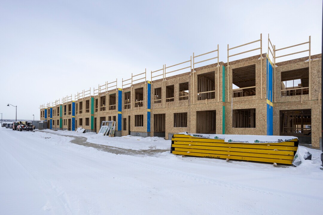 Greenwood/Greenbriar in Calgary, AB - Building Photo