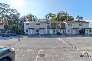 480 Reed Canal Rd in South Daytona, FL - Building Photo