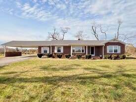 429 Plantersville Rd in Drakes Branch, VA - Building Photo