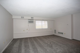 Country Glenn Apartments in Grand Island, NY - Building Photo - Interior Photo