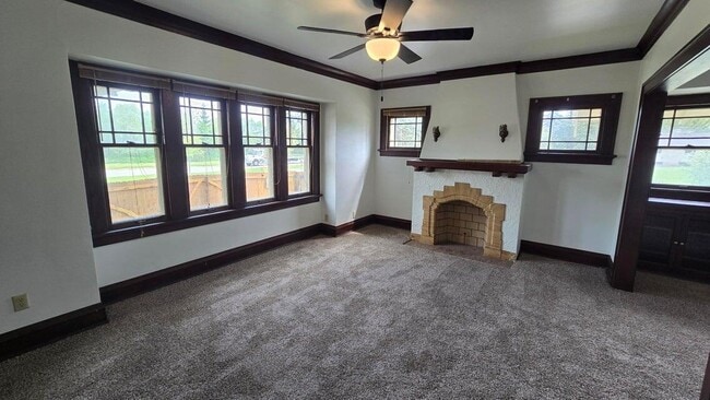 1401 W Brown Deer Rd in River Hills, WI - Building Photo - Building Photo