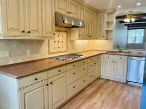 413 Hillwood Ct in Mountain View, CA - Building Photo - Building Photo