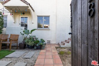 7714 Rosewood Ave in Los Angeles, CA - Building Photo - Building Photo