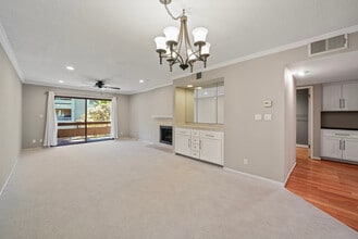 15231 Magnolia Blvd, Unit #221 in Sherman Oaks, CA - Building Photo - Building Photo