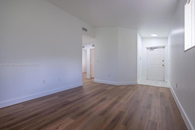 990 NE 33rd Terrace, Unit 201 in Homestead, FL - Foto de edificio - Building Photo