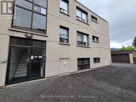 2637 Keele St in Toronto, ON - Building Photo