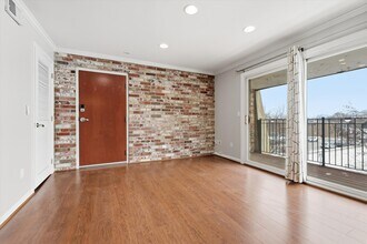 5000 Baltimore Ave, Unit 301 in Kansas City, MO - Foto de edificio - Building Photo