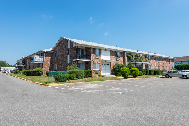 Covert Ave Apartments in Lindenhurst, NY - Building Photo - Building Photo