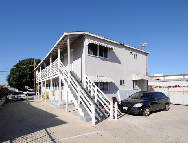 2260 S Barrington Ave in Los Angeles, CA - Building Photo - Building Photo