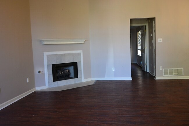 6871 Wrigley Dr in Cordova, TN - Building Photo - Building Photo