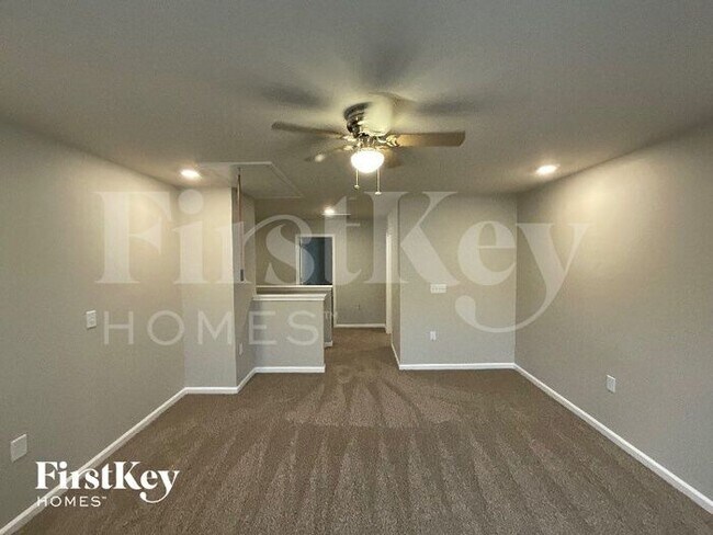 921 Bloomington Wy in High Point, NC - Building Photo - Building Photo