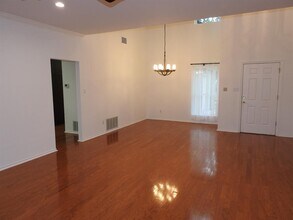 11207 Crossland Dr in Austin, TX - Building Photo - Building Photo