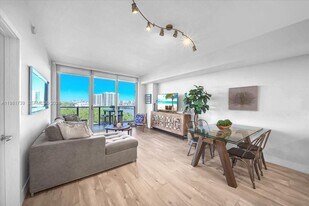 16385 Biscayne Blvd in Sunny Isles Beach, FL - Building Photo