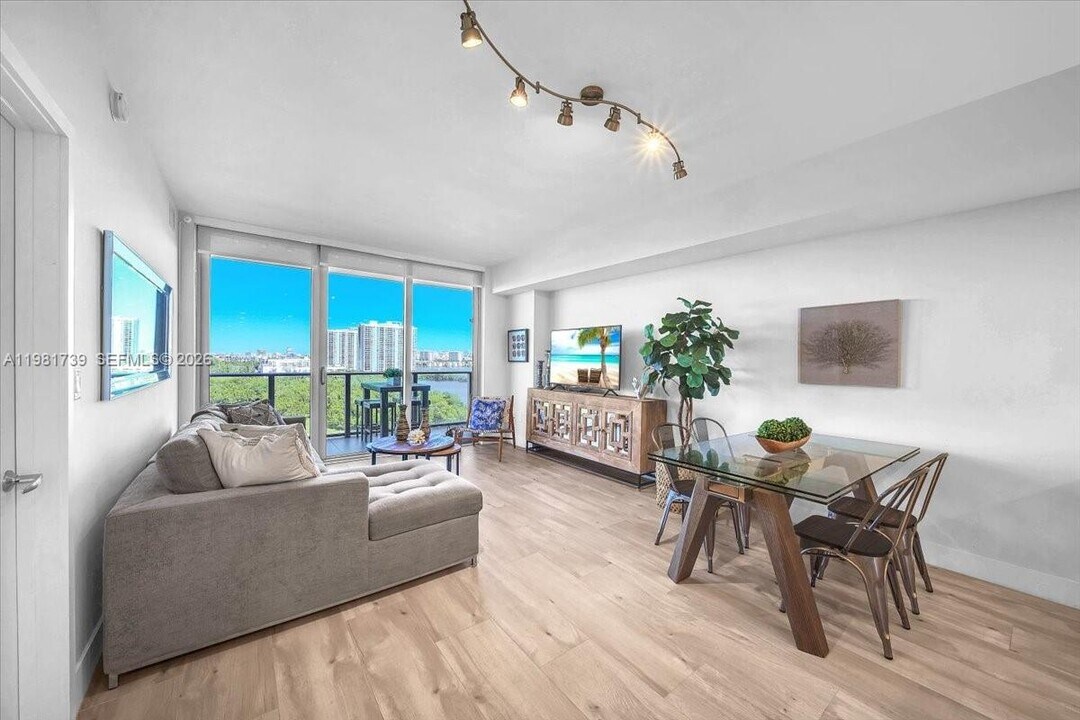 16385 Biscayne Blvd in Sunny Isles Beach, FL - Building Photo